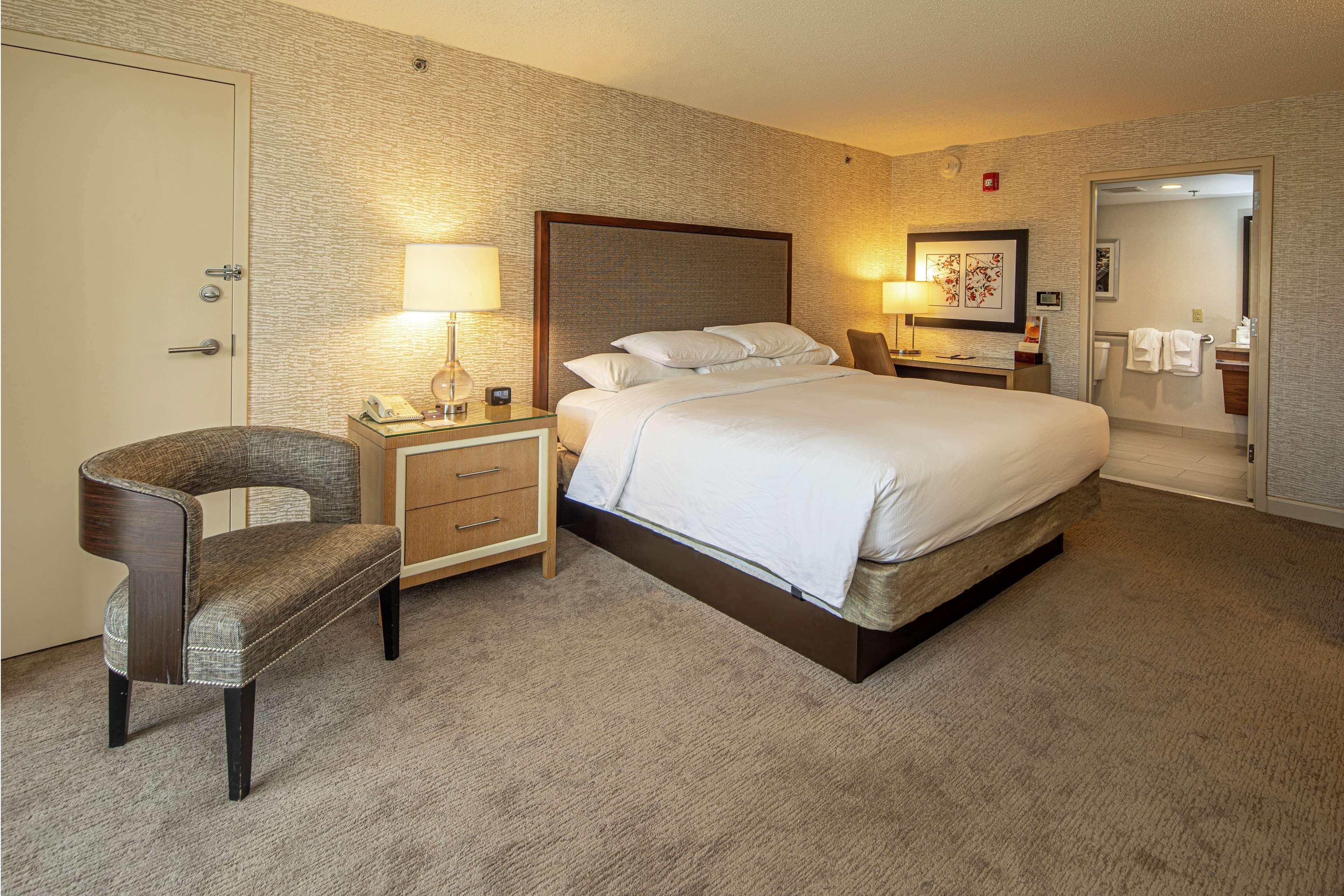 Doubletree By Hilton Pittsburgh-Green Tree Crafton Exterior foto