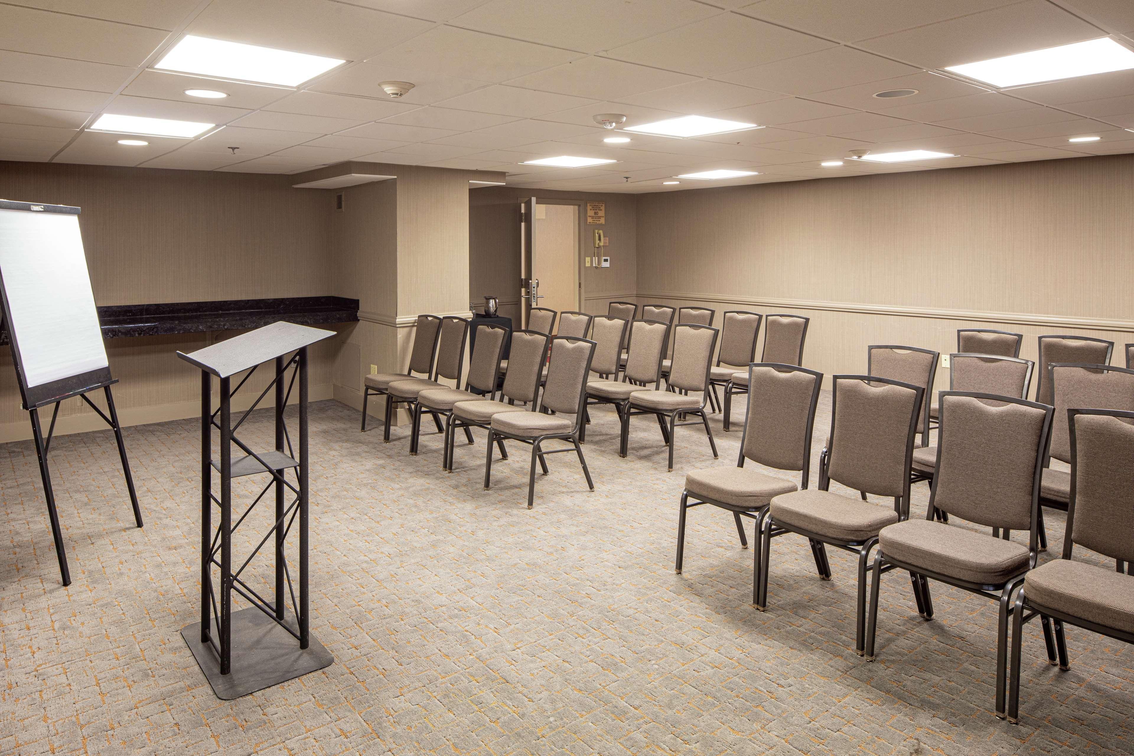 Doubletree By Hilton Pittsburgh-Green Tree Crafton Exterior foto