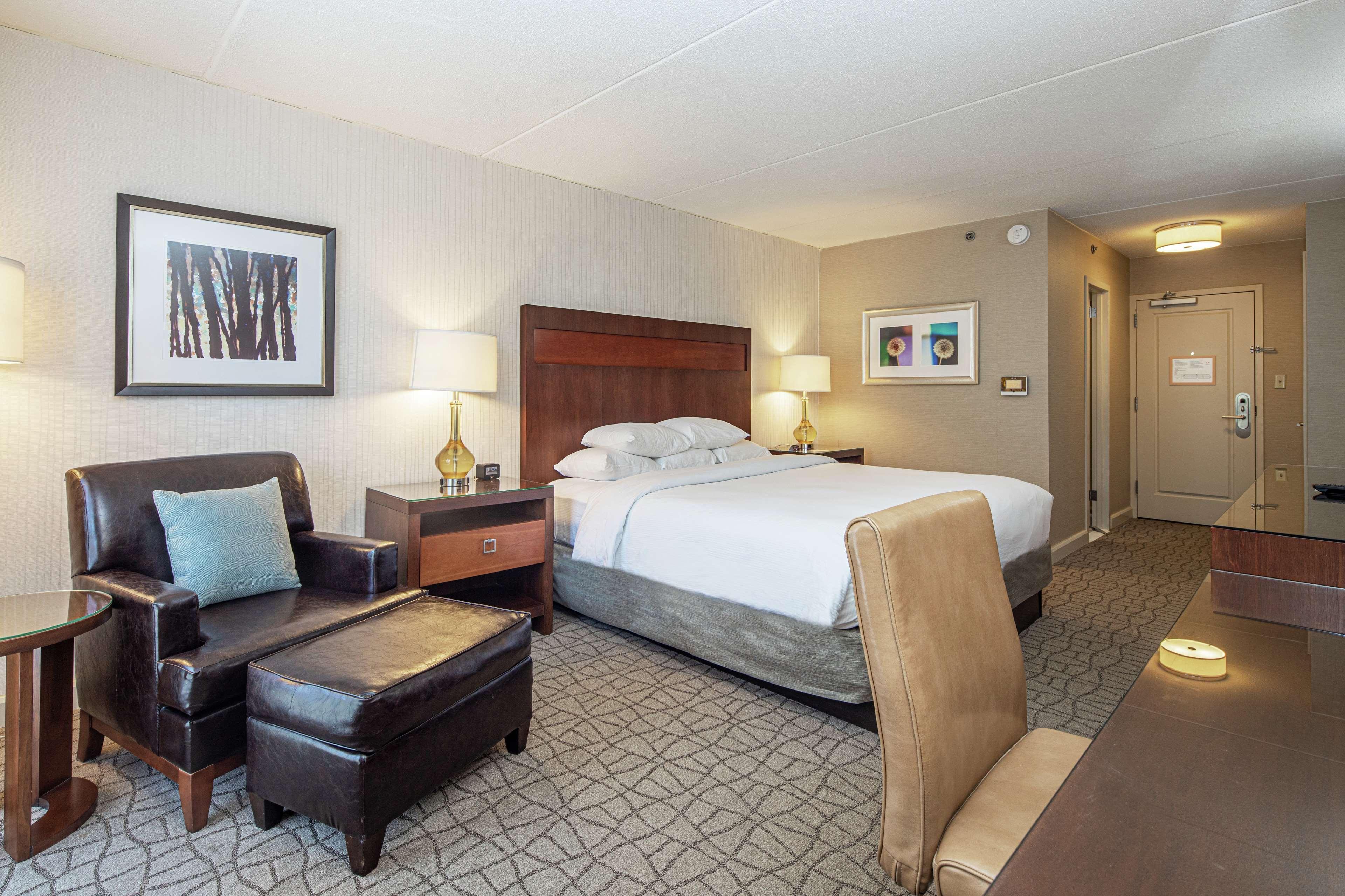 Doubletree By Hilton Pittsburgh-Green Tree Crafton Exterior foto